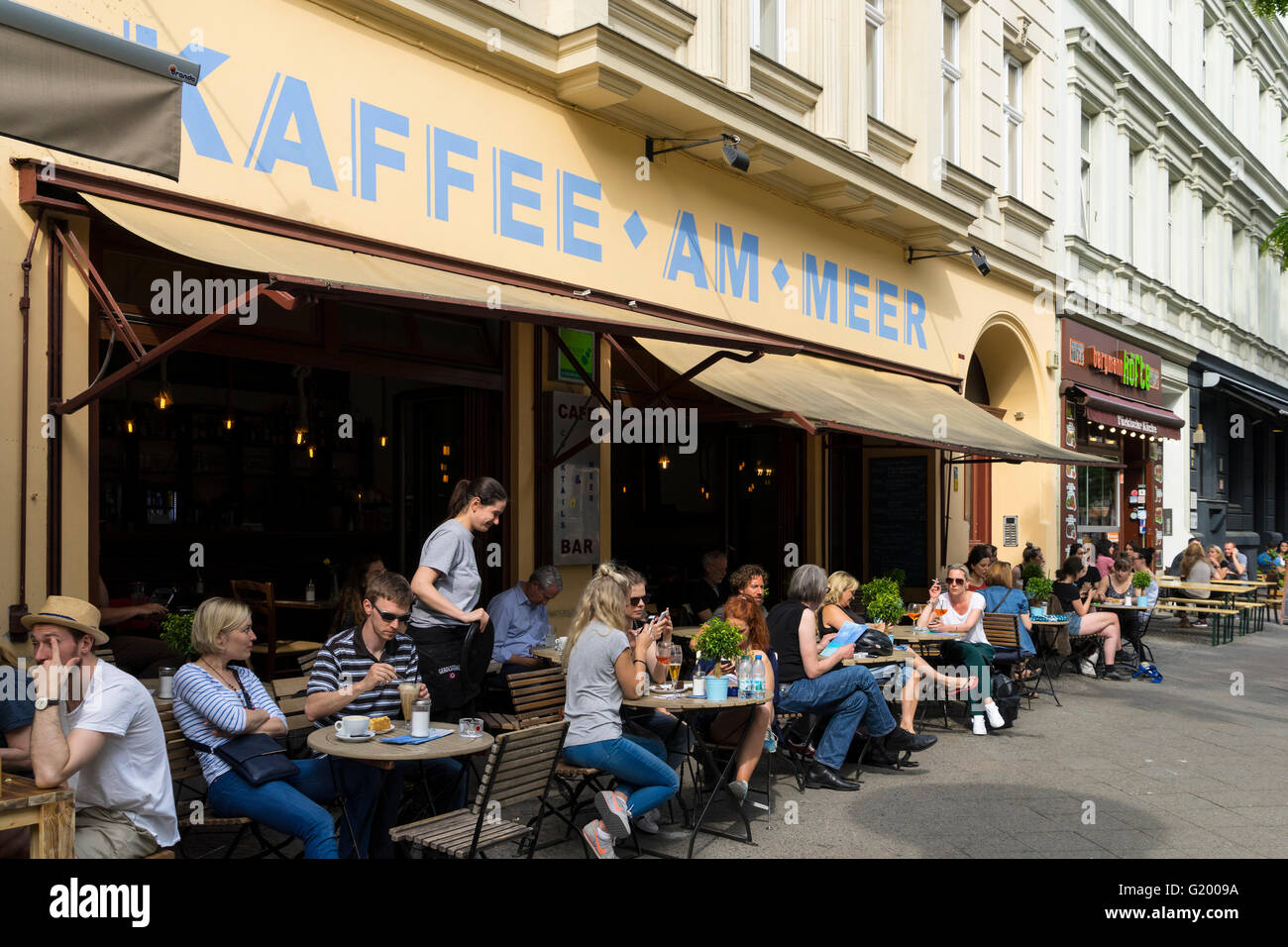 Kaffee am Meer cafe su Bergmannstrasse a Kreuzberg Berlino Germania Foto Stock
