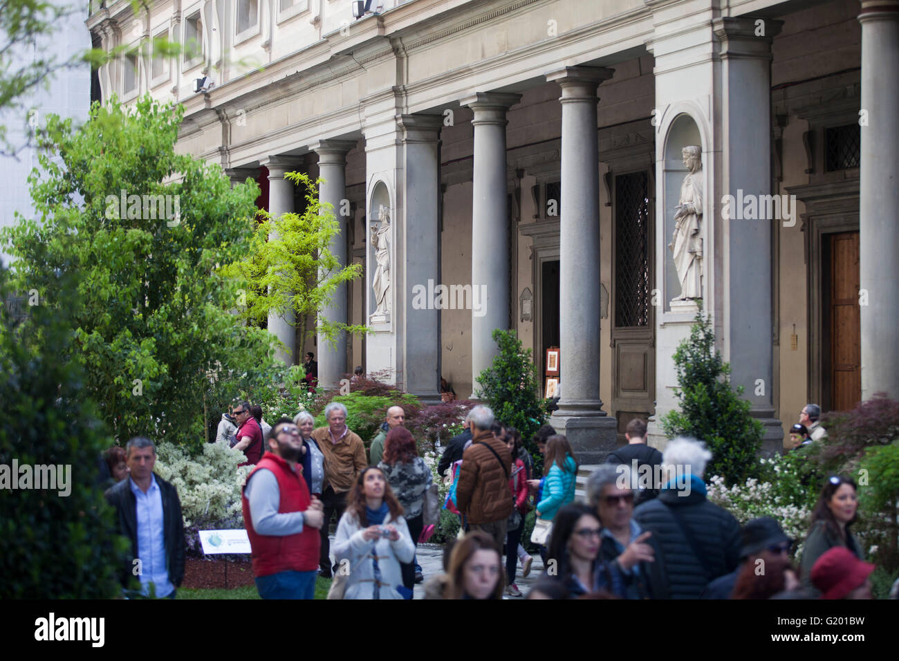 L'Italia,Toscana,Firenze, la piazza degli Uffizi e turisti. Foto Stock