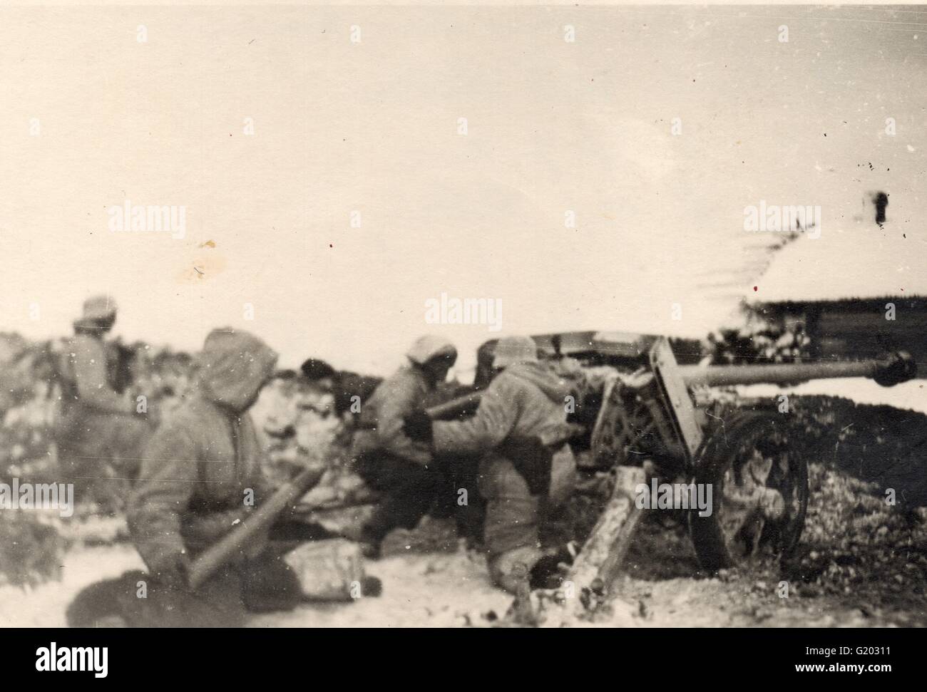 Il tedesco Anti pistola serbatoio 1944 equipaggio in Snow Camouflage sul Fronte Orientale Foto Stock