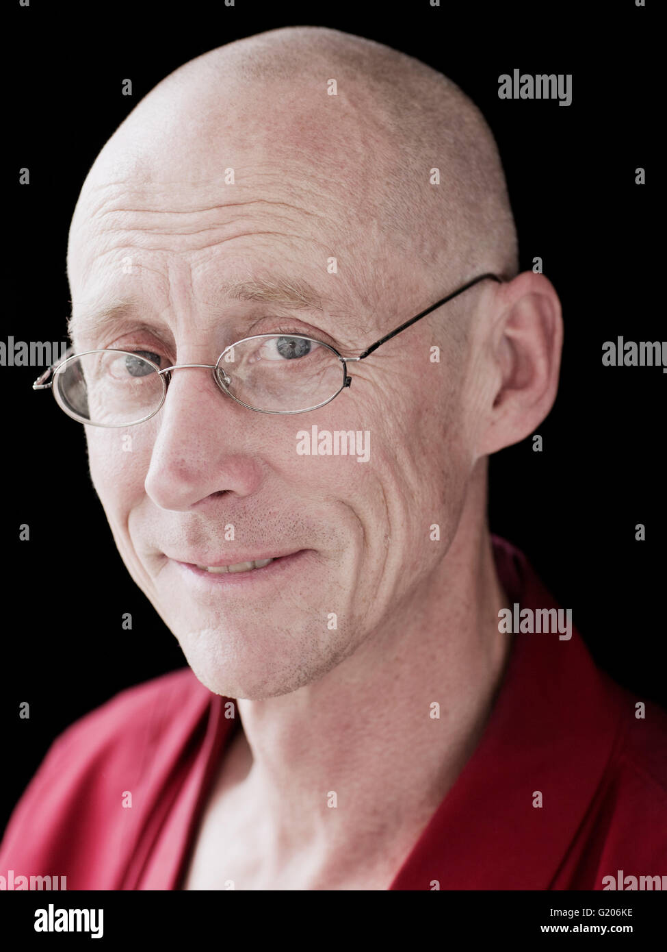 Un ritratto di monaco buddista, insegnante e autore Ghesce Graham Woodhouse. Foto Stock