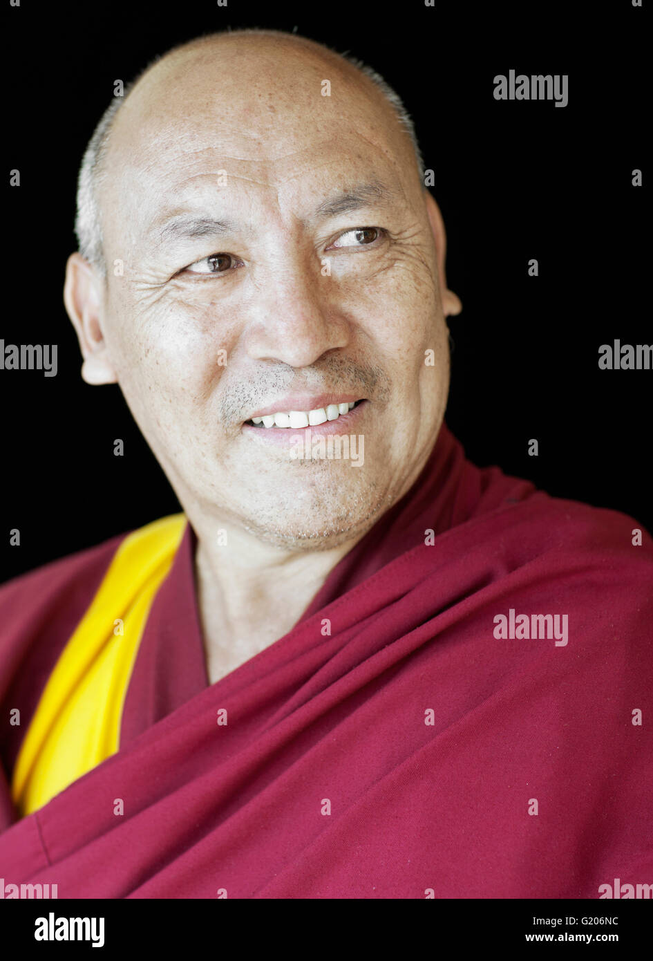 La biblioteca di opere tibetano e direttore degli archivi Venerabile Ghesce Lhakdor La.Ghesce Lhakdor è altamente rispettato schol buddista Foto Stock