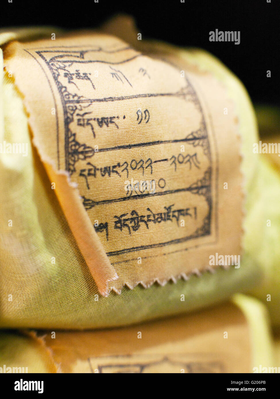 Antica Buddista Tibetana testi conservati presso la biblioteca di opere tibetano e archivi. Mcleod Ganj Dharamsala, in India. Foto Stock