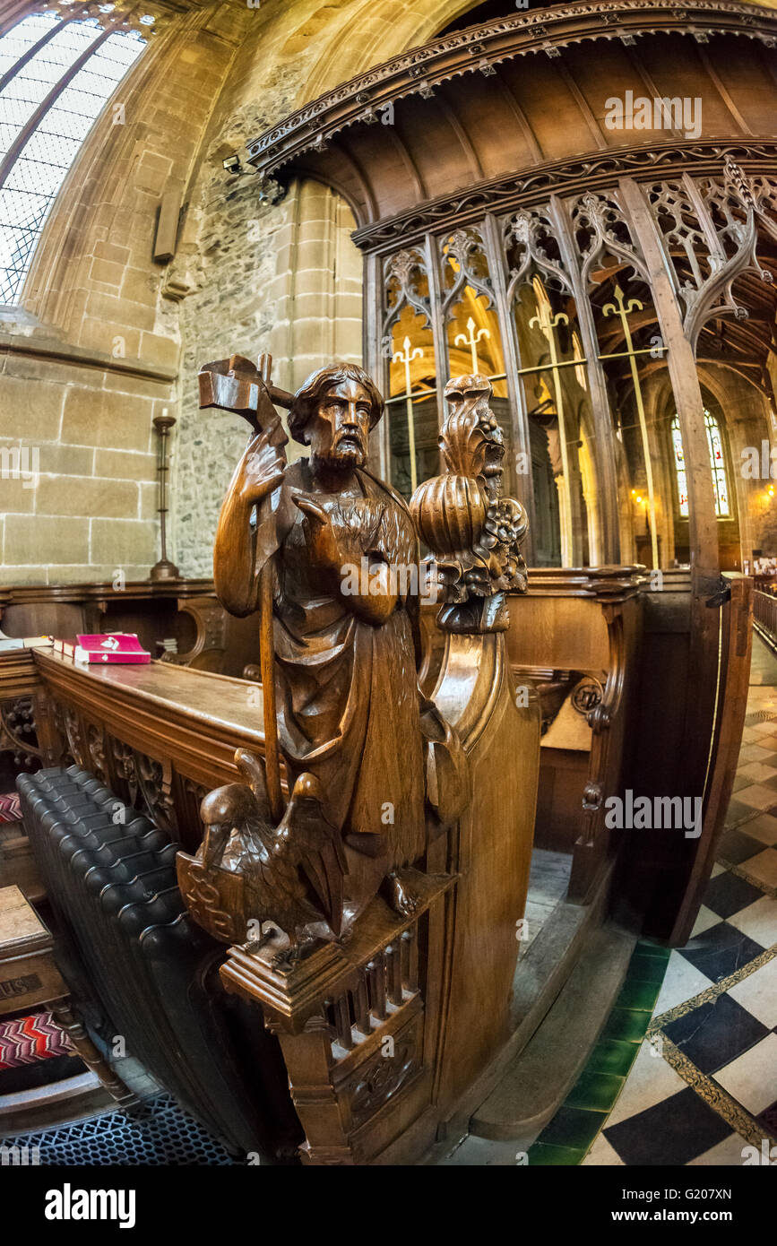 Scolpiti Pew figura, Tideswell Chiesa Parrocchiale, Tideswell, Derbyshire Foto Stock