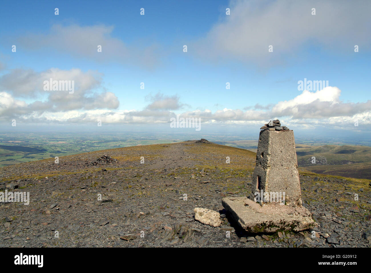 Il punto di innesco sul vertice di Skiddaw nei monti Pennini in inglese di questo Parco Nazionale del Distretto dei Laghi. Foto Stock