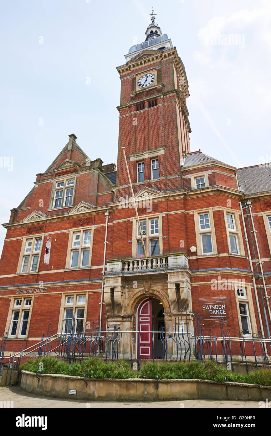 Ex Municipio ora un teatro danza Regent Circus Swindon WILTSHIRE REGNO UNITO Foto Stock