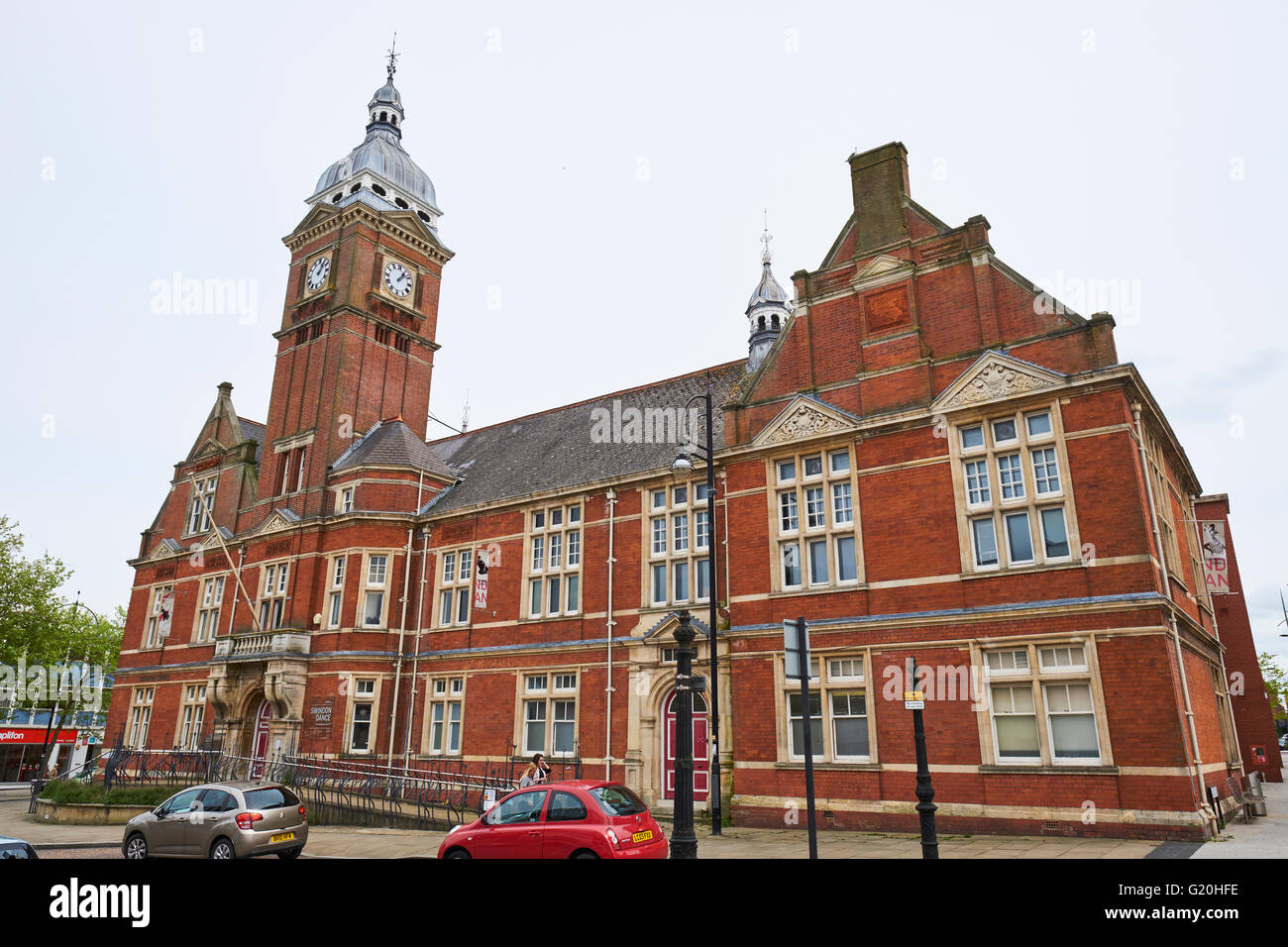 Ex Municipio ora un teatro danza Regent Circus Swindon WILTSHIRE REGNO UNITO Foto Stock