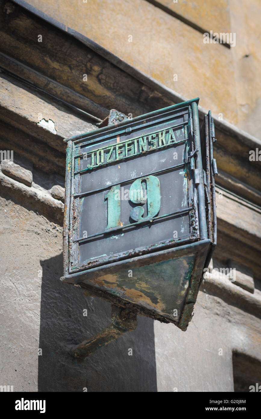 Cracovia ghetto Podgorze, vista di un vecchio numero di porta illuminato in via Jozefa, nella zona ex ghetto ebraico di Podgorze a Cracovia, Polonia. Foto Stock