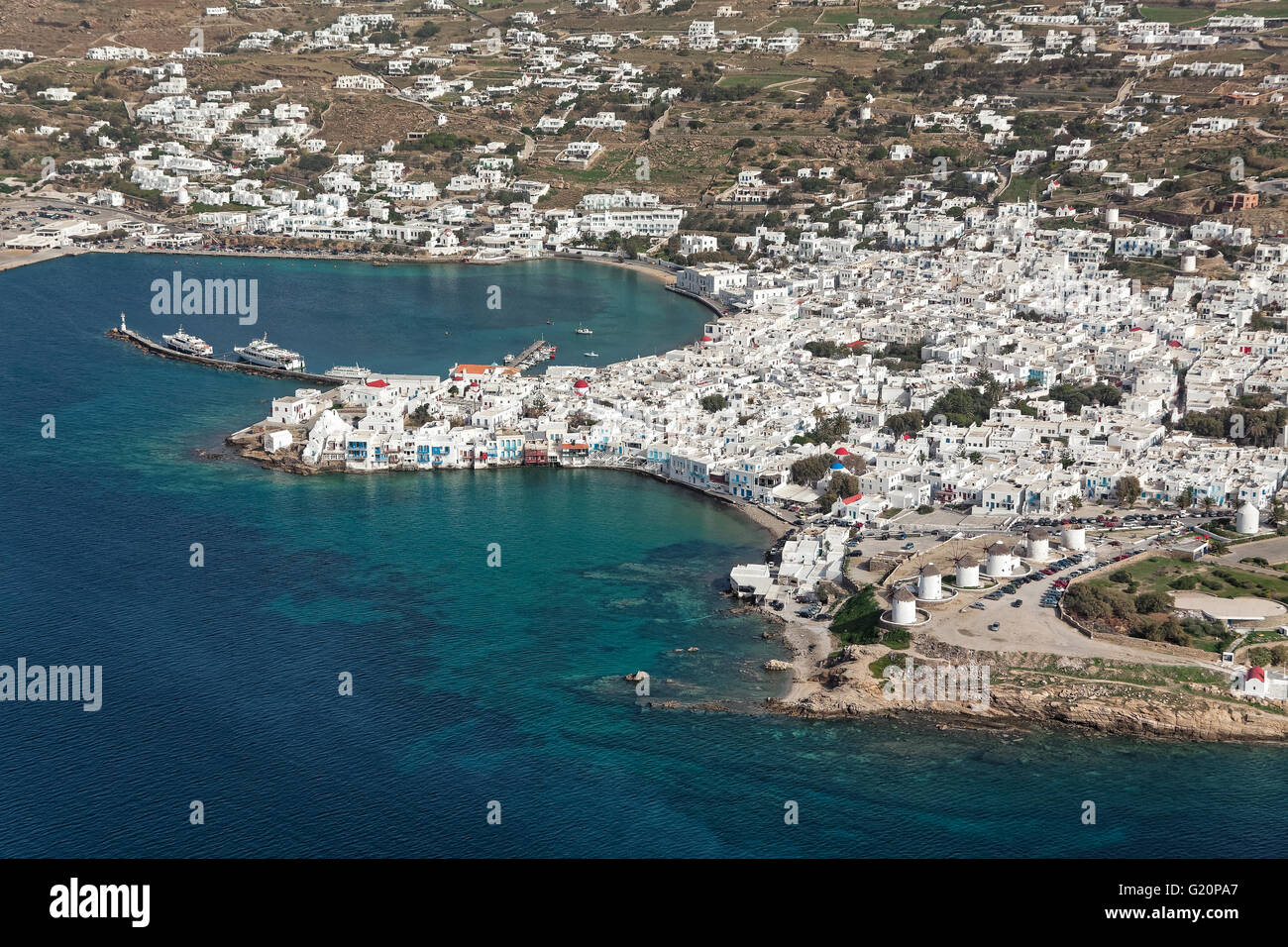 Mikonos città e porto vecchio, Cicladi Grecia, vista aerea Foto Stock