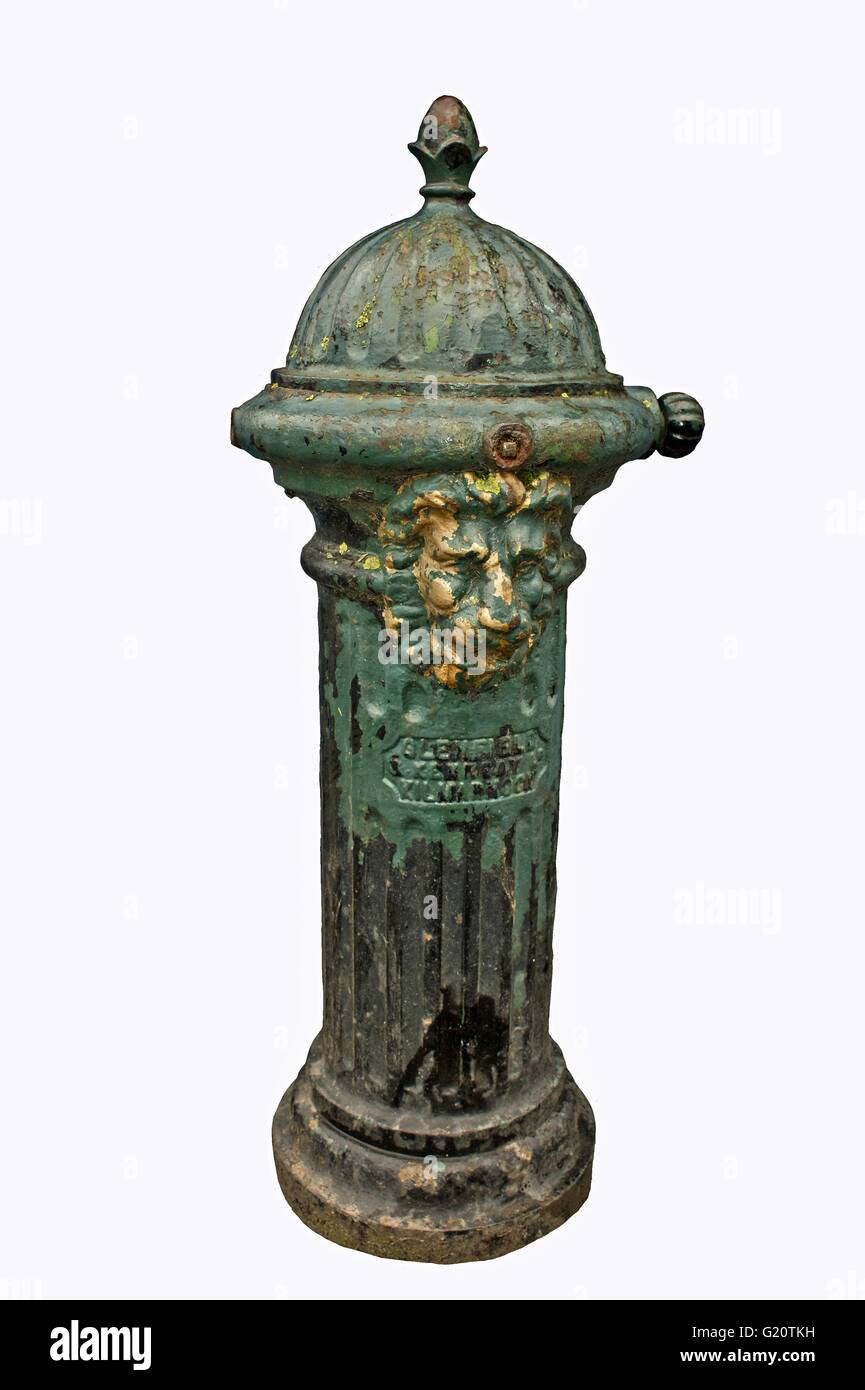 Un vecchio rubinetto di acqua della colonna nella Repubblica di Irlanda, con testa di leone, per vigili del fuoco Foto Stock