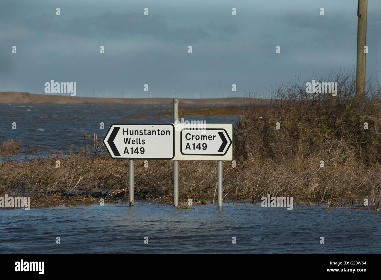Salthouse allagata dopo la mareggiata di notte del 5 dicembre 2013 Norfolk Foto Stock