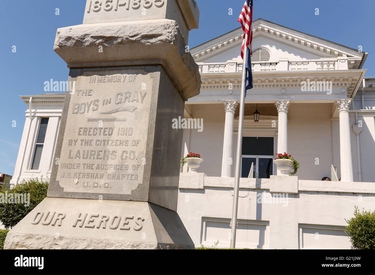 Accampati statua in onore dei ragazzi in grigio al di fuori del County Courthouse in Laurens, Carolina del Sud. Foto Stock