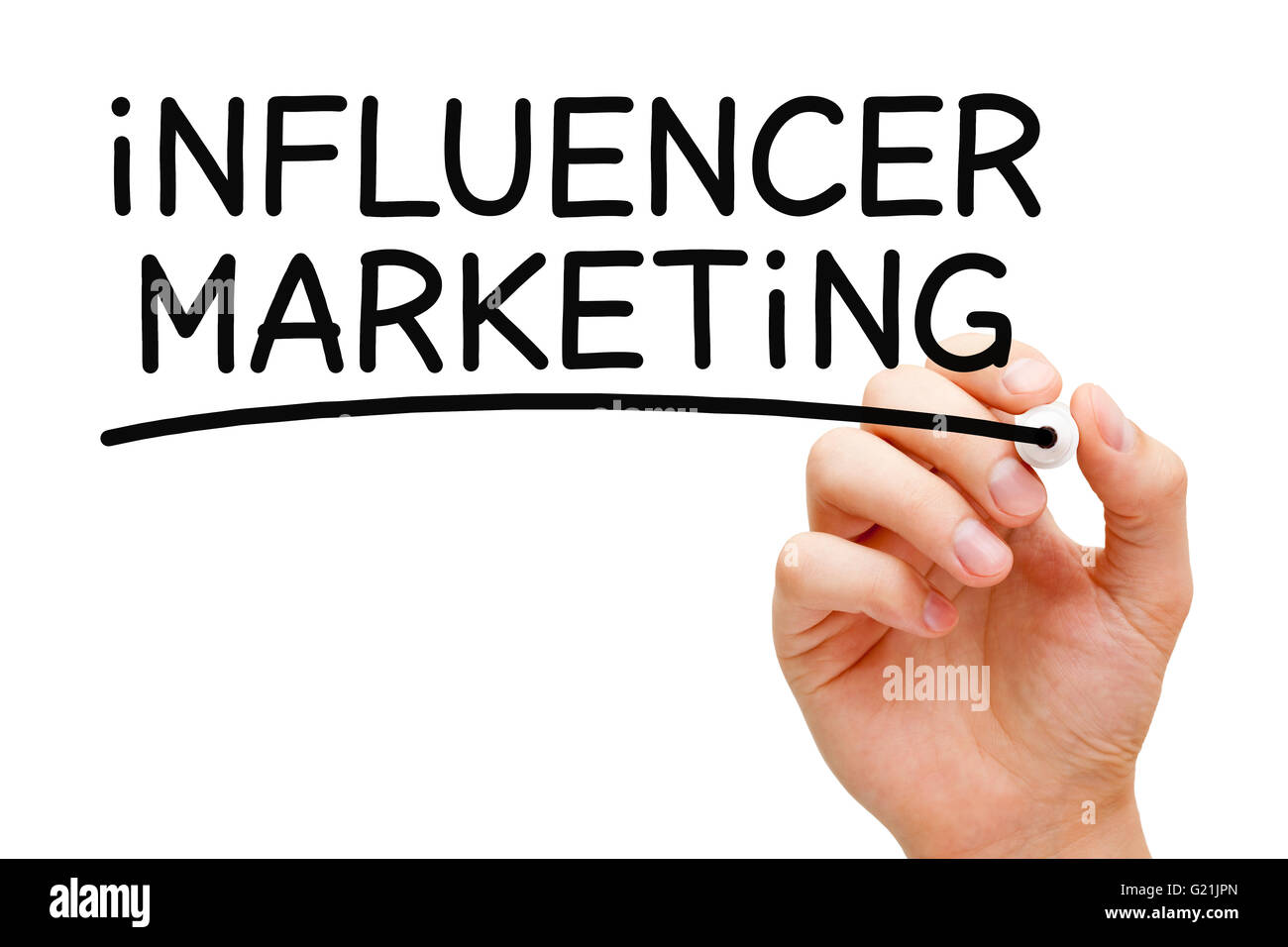 La scrittura a mano Influencer Marketing con pennarello nero su trasparente scheda di pulizia. Foto Stock