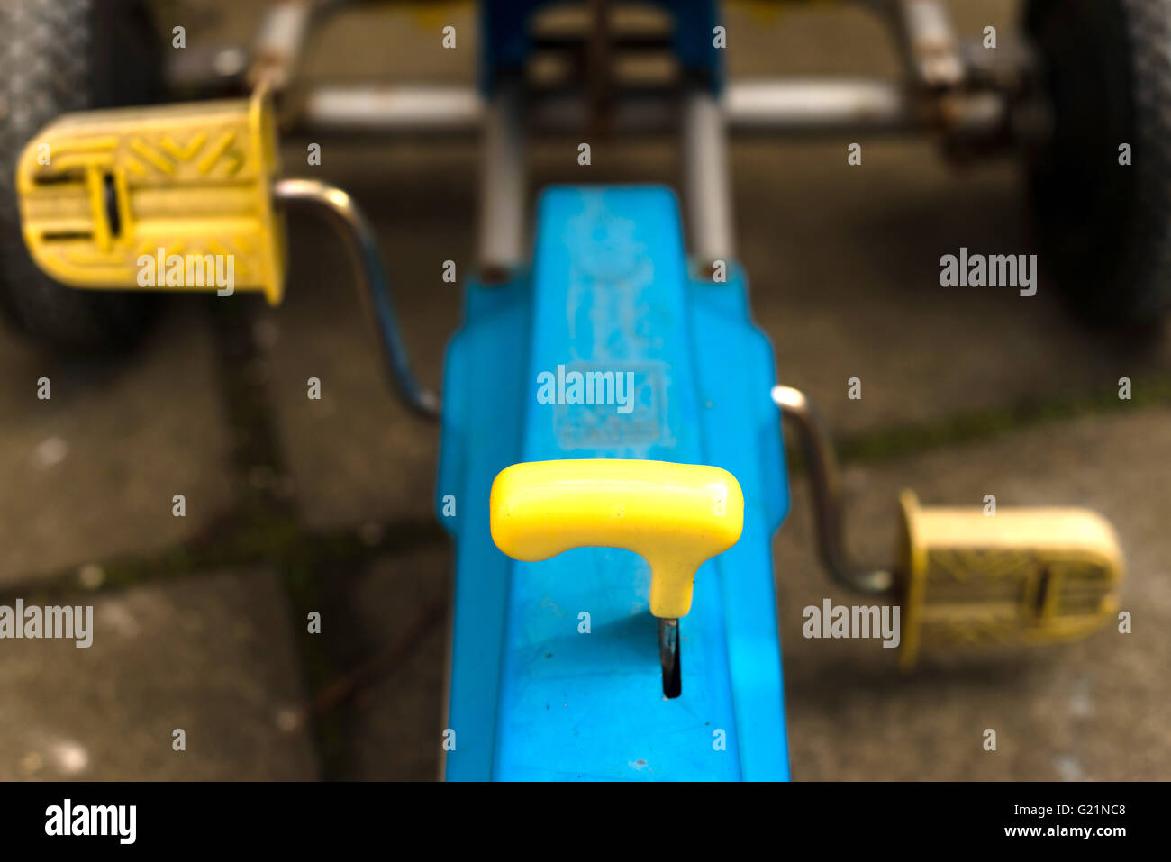 Il vecchio stile pedale go kart, vista dal sedile anteriore Foto Stock