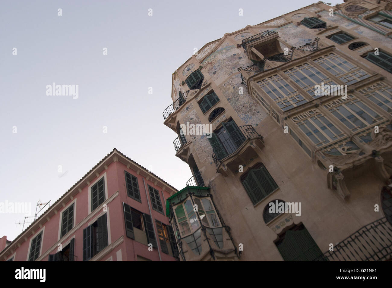 Una bella immagine di edifici in stile liberty nella città di Palma, Palma de Mallorca, Spagna, Mare, turismo, vacanze estate Foto Stock