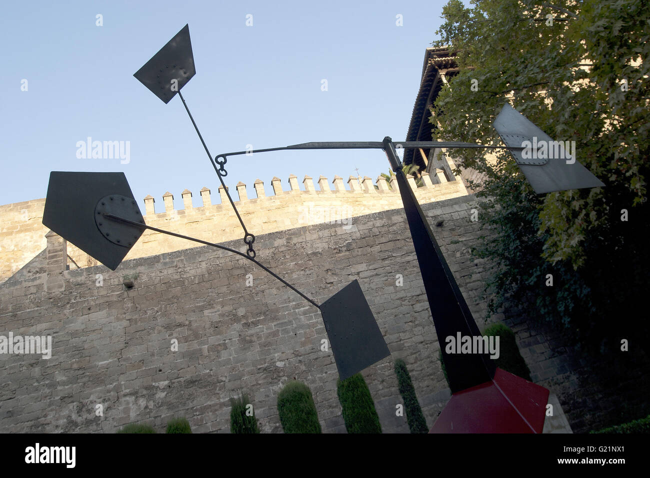 Statua moderna scultura dell'artista Alexander Calder, città di Palma, Palma de Mallorca, Spagna, Mare, turismo, vacanze estate Foto Stock