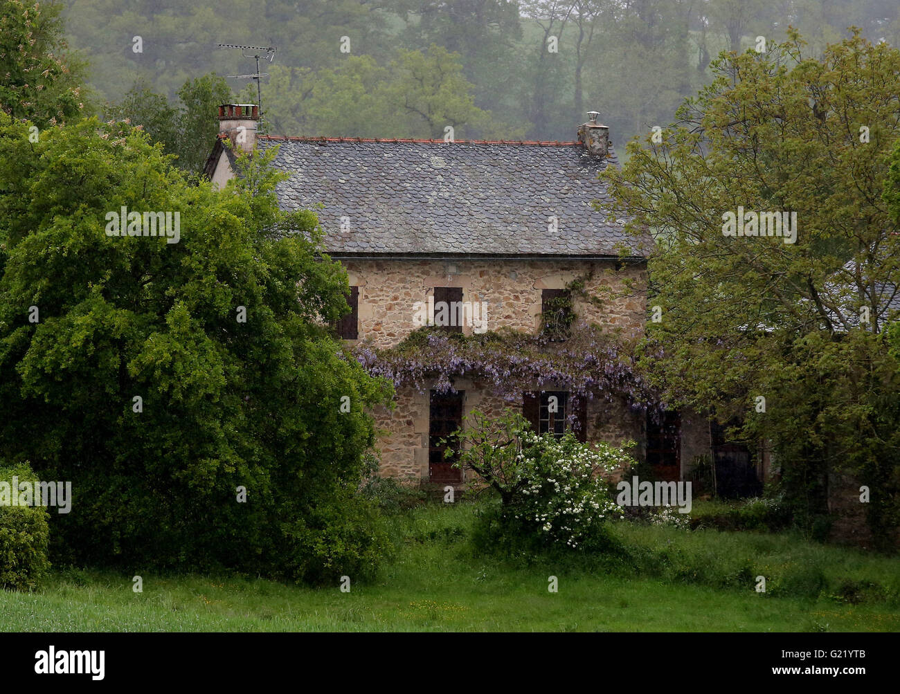 Una vista generale della casa del British expat Patricia Wilson in Les Landes Basses vicino Vabre-Tizac, a sud-ovest della Francia, come la versione di prova di Jean-Louis Cayrou, l'uomo accusato del suo omicidio, ha cominciato a Rodez. Foto Stock
