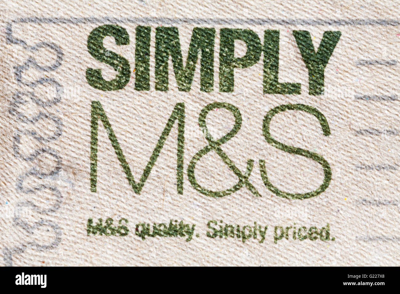 Semplicemente M&S M&S qualità prezzo semplicemente - informazioni sul cartone di Marks & Spencer semplicemente M&S British free range uova Foto Stock
