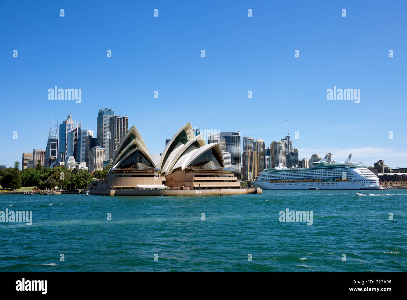 Opera House e dello skyline della città Porto di Sydney Sydney NSW Australia Foto Stock