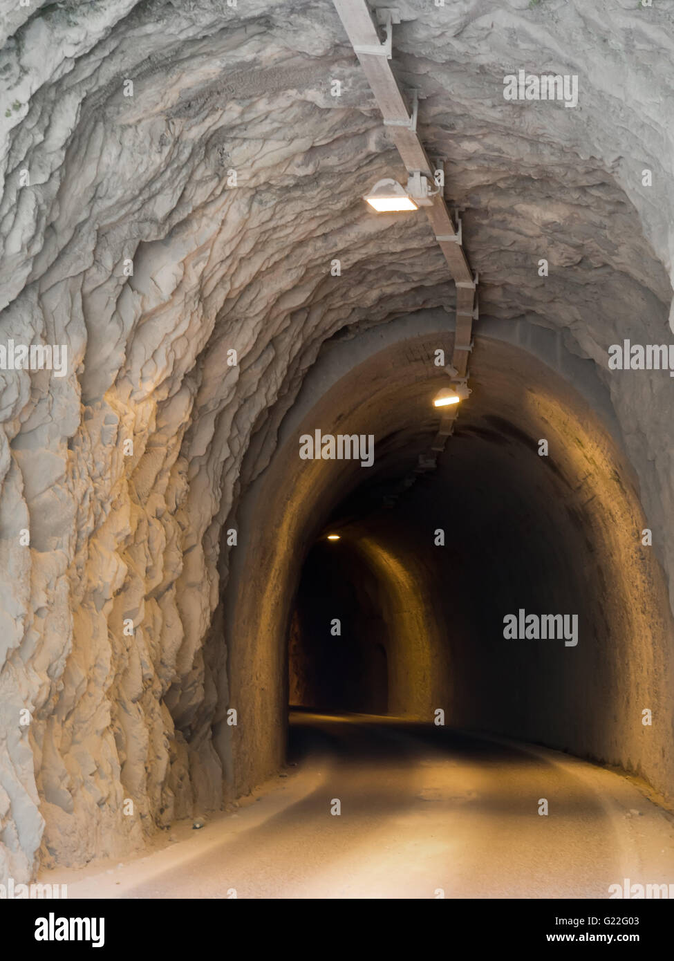 Nessuna luce alla fine del tunnel. Foto Stock