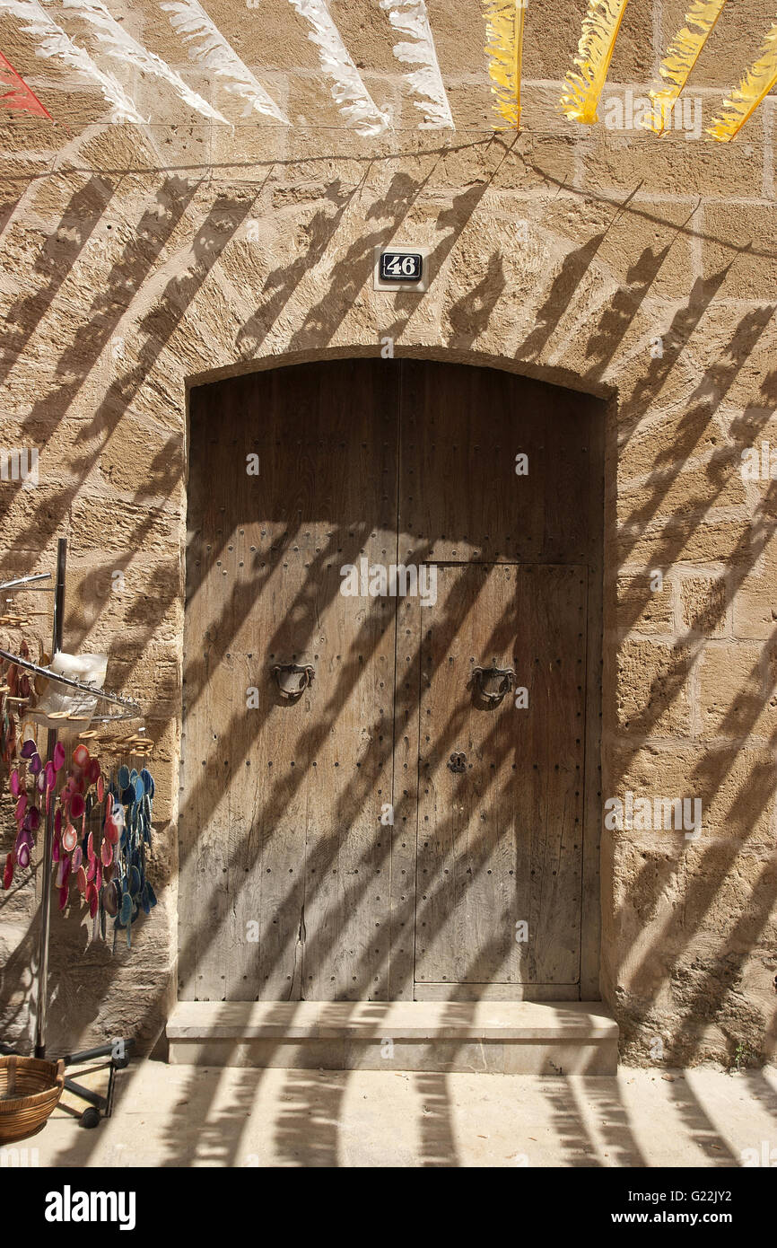 Una bella foto di una porta di legno ingresso in Palma de Mallorca, Spagna, Mare, turismo, vacanze estate, natura, relax Foto Stock