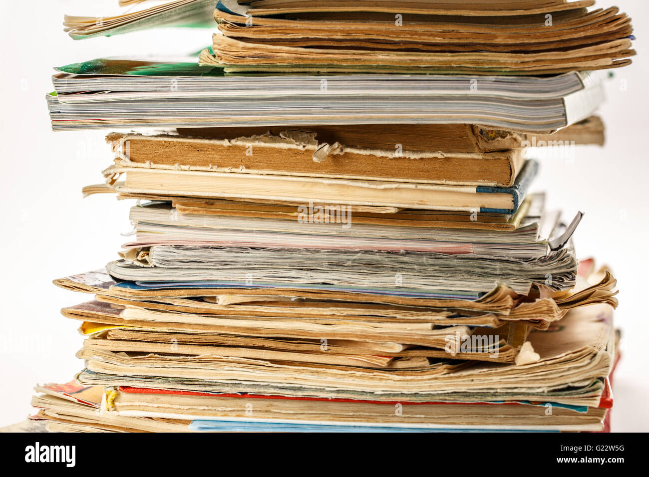 Pila di libri antichi come sfondo closeup Foto Stock