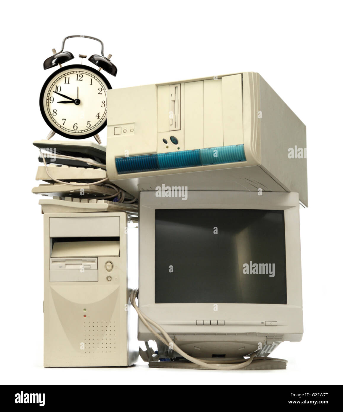 Cumulo di computer usati e sveglia Foto Stock