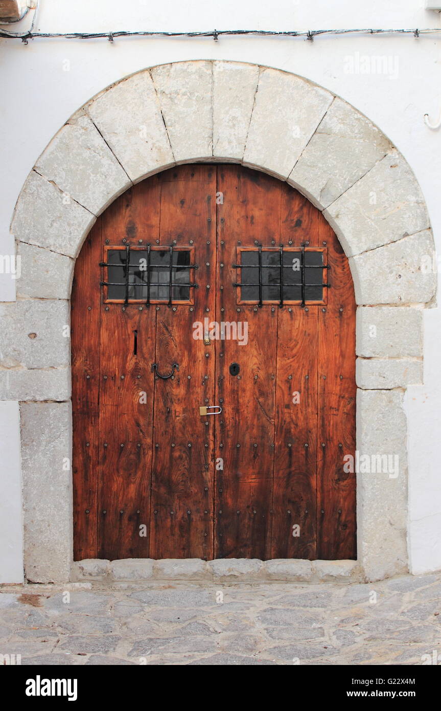 In legno in stile medievale porta anteriore Foto Stock