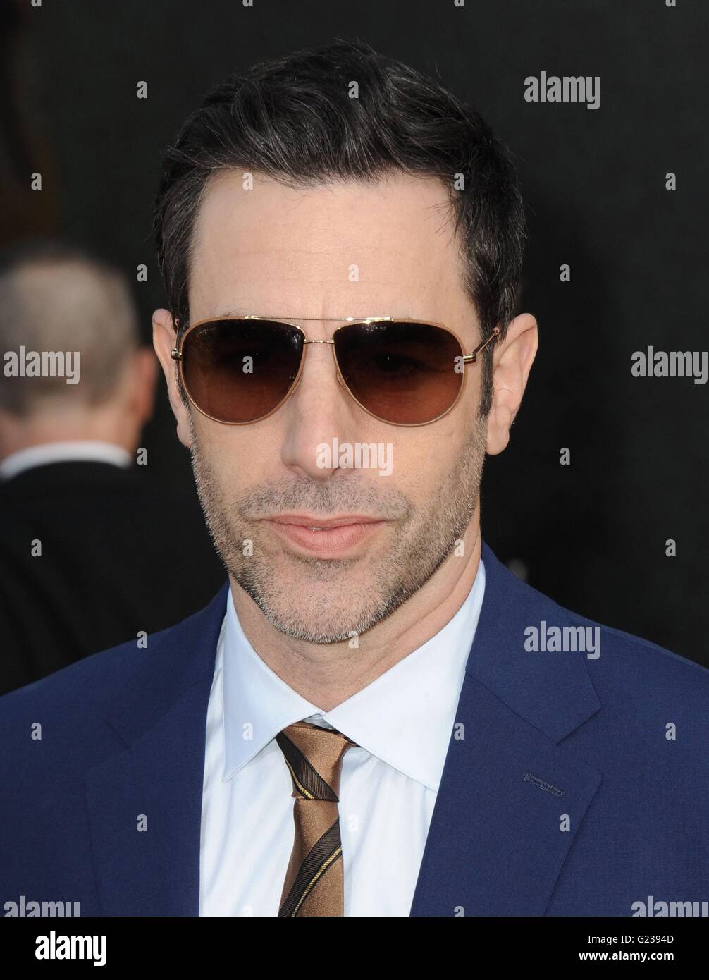 Los Angeles, CA, Stati Uniti d'America. 23 Maggio, 2016. Sacha Baron Cohen presso gli arrivi per Alice attraverso il Looking Glass Premiere, El Capitan theater, Los Angeles, CA Maggio 23, 2016. Credito: Dee Cercone/Everett raccolta/Alamy Live News Foto Stock
