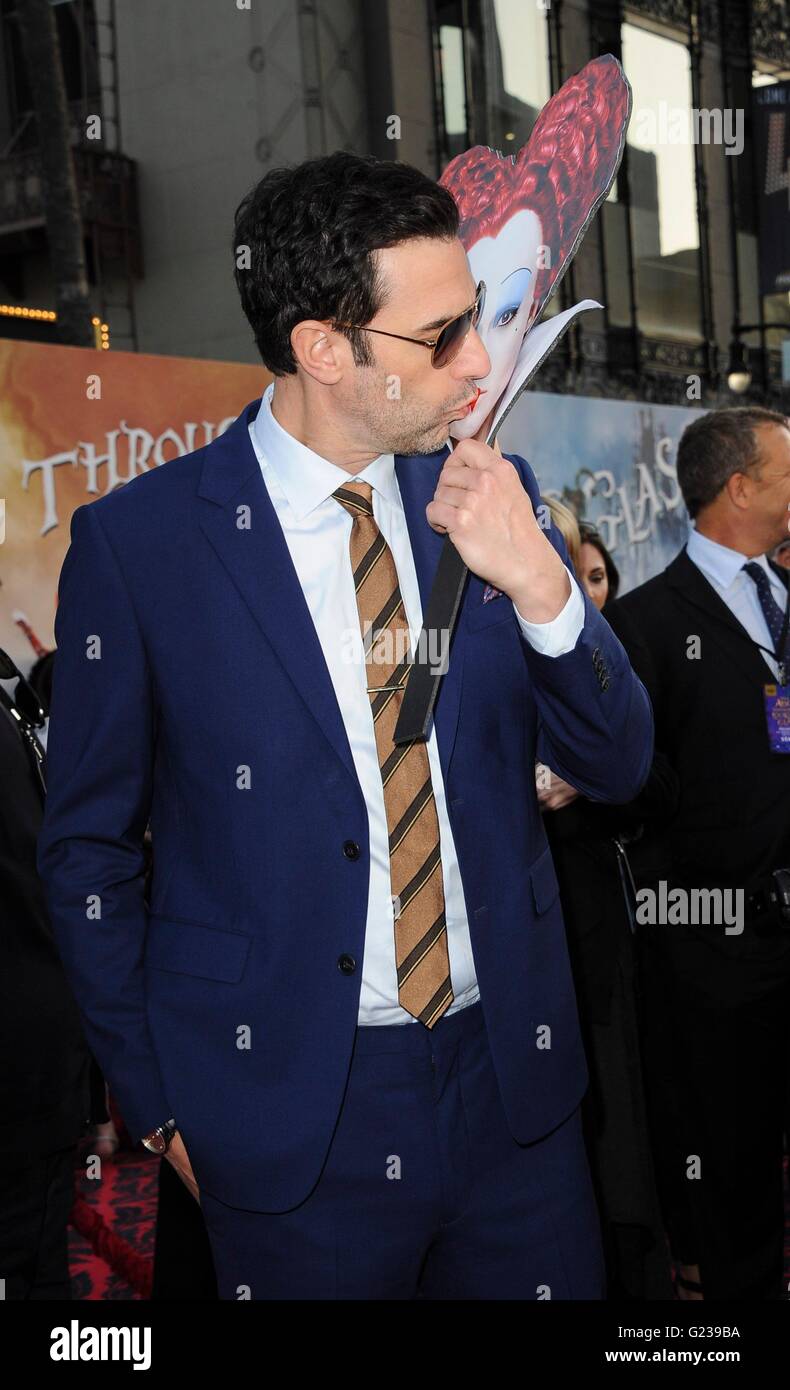 Sacha Baron Cohen presso gli arrivi per Alice attraverso il Looking Glass Premiere, El Capitan theater, Los Angeles, CA Maggio 23, 2016. Foto di: Elizabeth Goodenough/Everett Collection Foto Stock