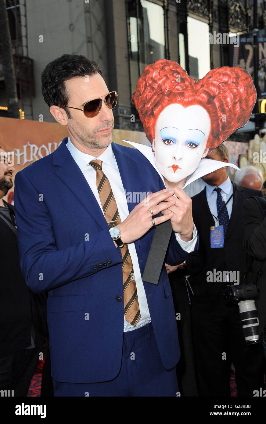 Sacha Baron Cohen presso gli arrivi per Alice attraverso il Looking Glass Premiere, El Capitan theater, Los Angeles, CA Maggio 23, 2016. Foto di: Elizabeth Goodenough/Everett Collection Foto Stock