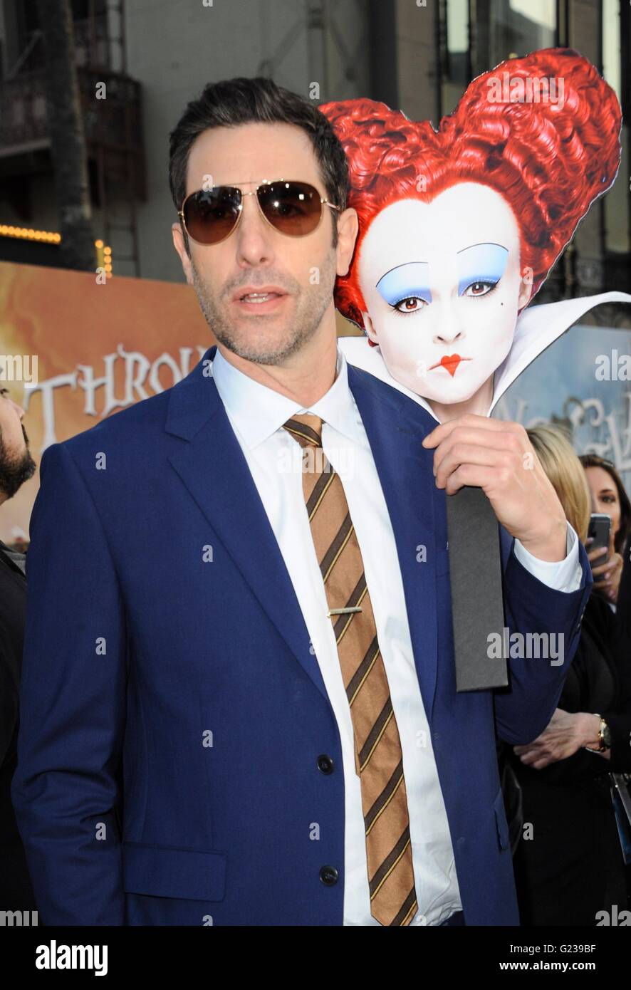 Sacha Baron Cohen presso gli arrivi per Alice attraverso il Looking Glass Premiere, El Capitan theater, Los Angeles, CA Maggio 23, 2016. Foto di: Elizabeth Goodenough/Everett Collection Foto Stock