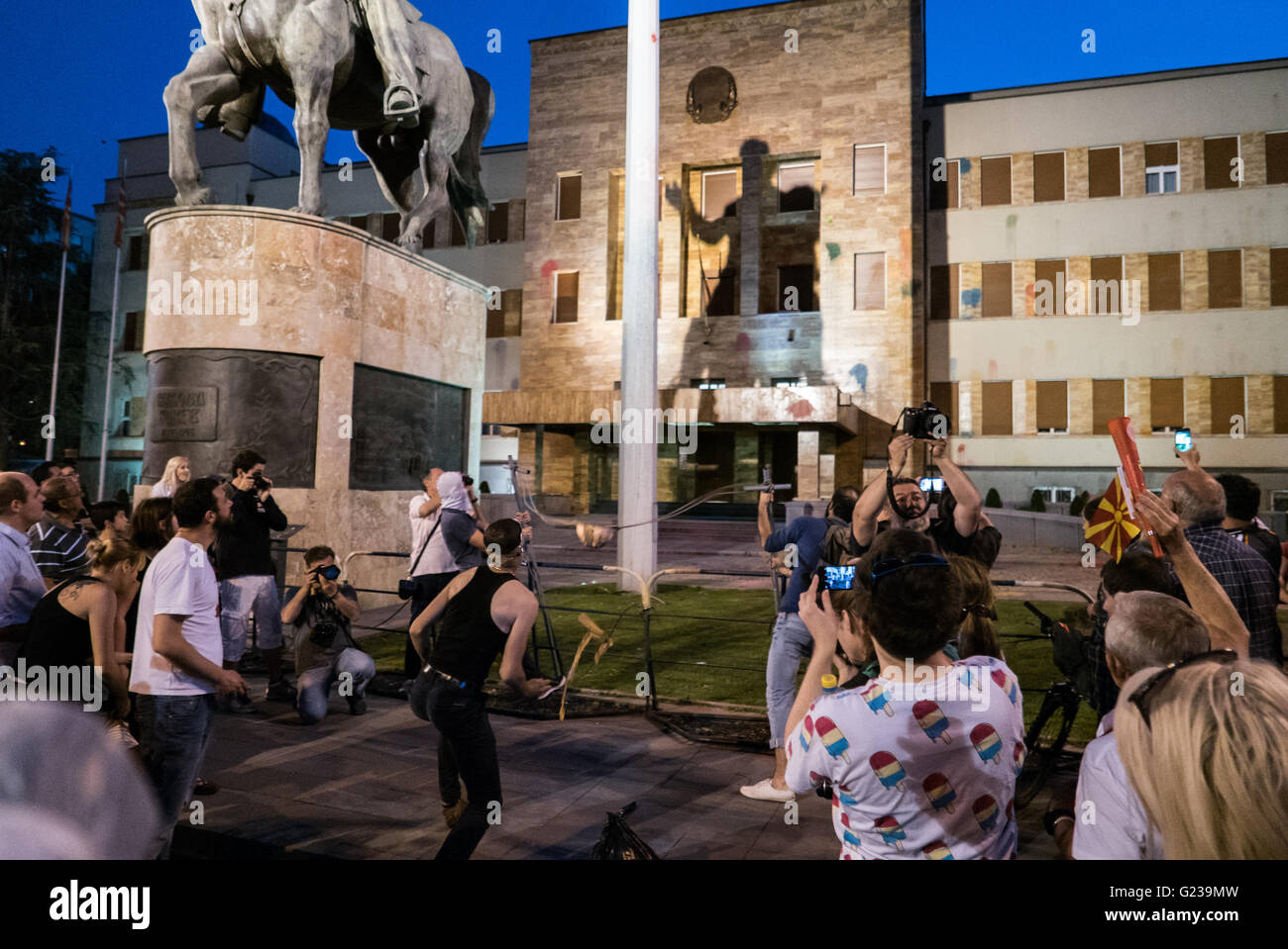 Ogni sera alle 7 di sera la gente a Skopje andare in strada per protestare contro il governo Foto Stock