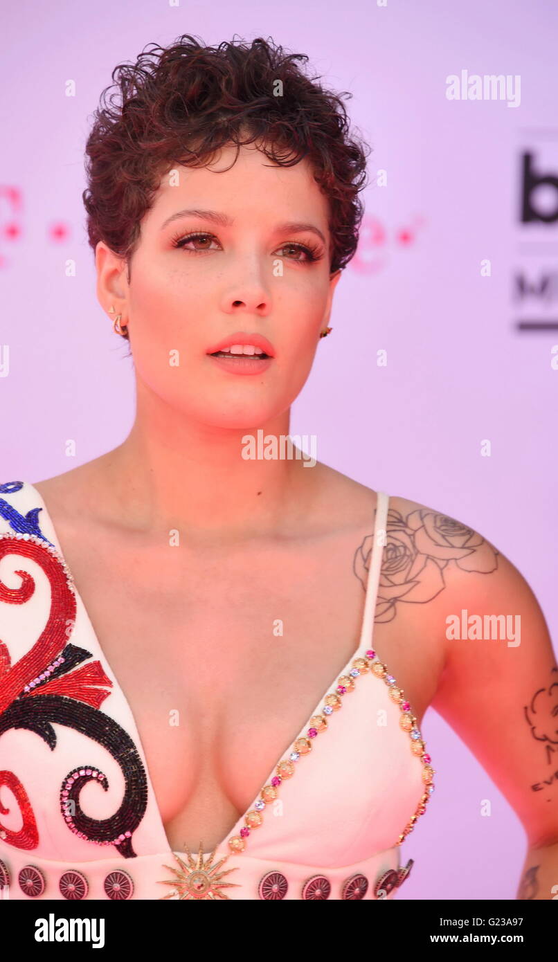 LAS VEGAS NV - 22 maggio: il cantante-musicista Halsey assiste il 2016 Billboard Music Awards a T-Mobile Arena il 22 maggio 2016 a Las Vegas, Nevada. | Verwendung weltweit Foto Stock