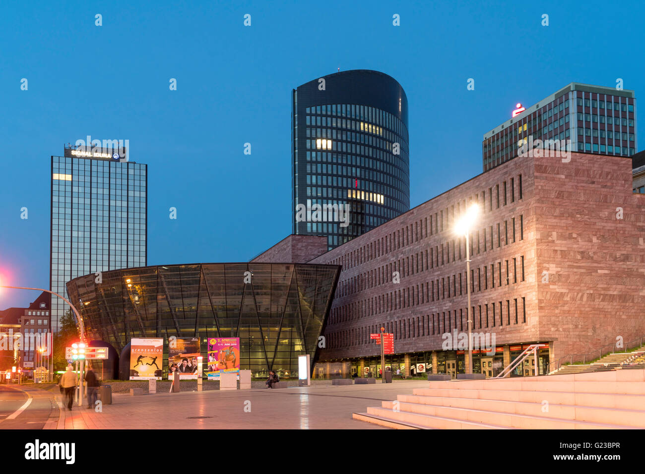 Il distretto centrale degli affari con biblioteca pubblica Stadt- und Landesbibliothek e RWE-Torre di Dortmund in Renania settentrionale-Vestfalia, Ge Foto Stock