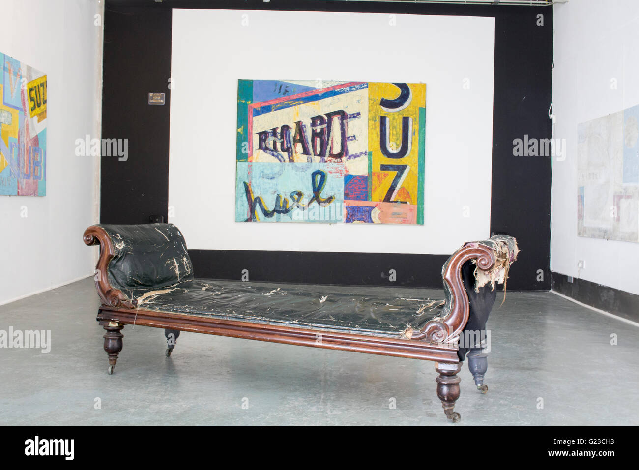 Una chaise lounge presso la Galleria PZ, Penzance Foto Stock
