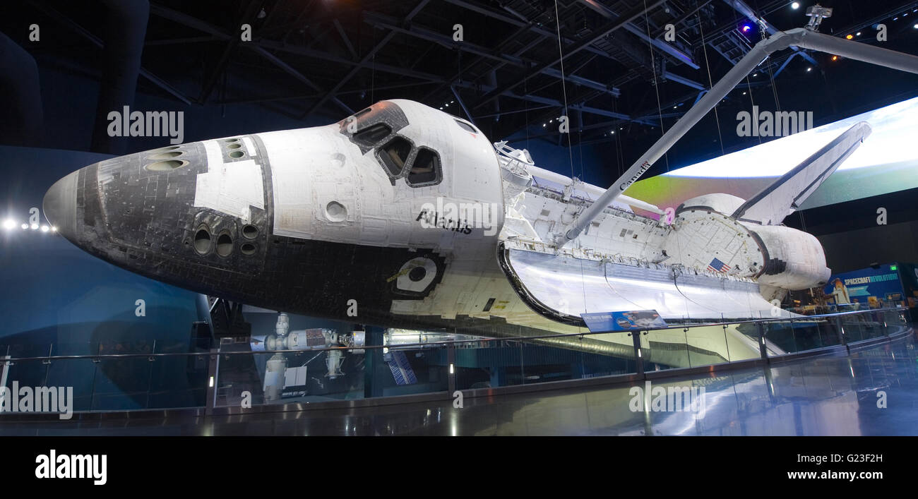 Lo Space Shuttle Atlantis che è esposta al Complesso Visitatori del Centro Spaziale Kennedy Foto Stock