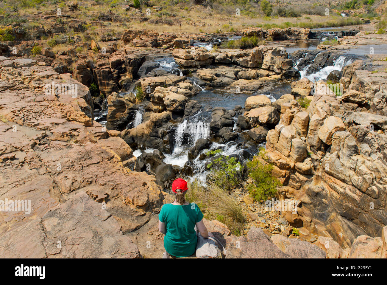 Il visitatore che si affaccia cade al blyde canyon, sud africa. Foto Stock