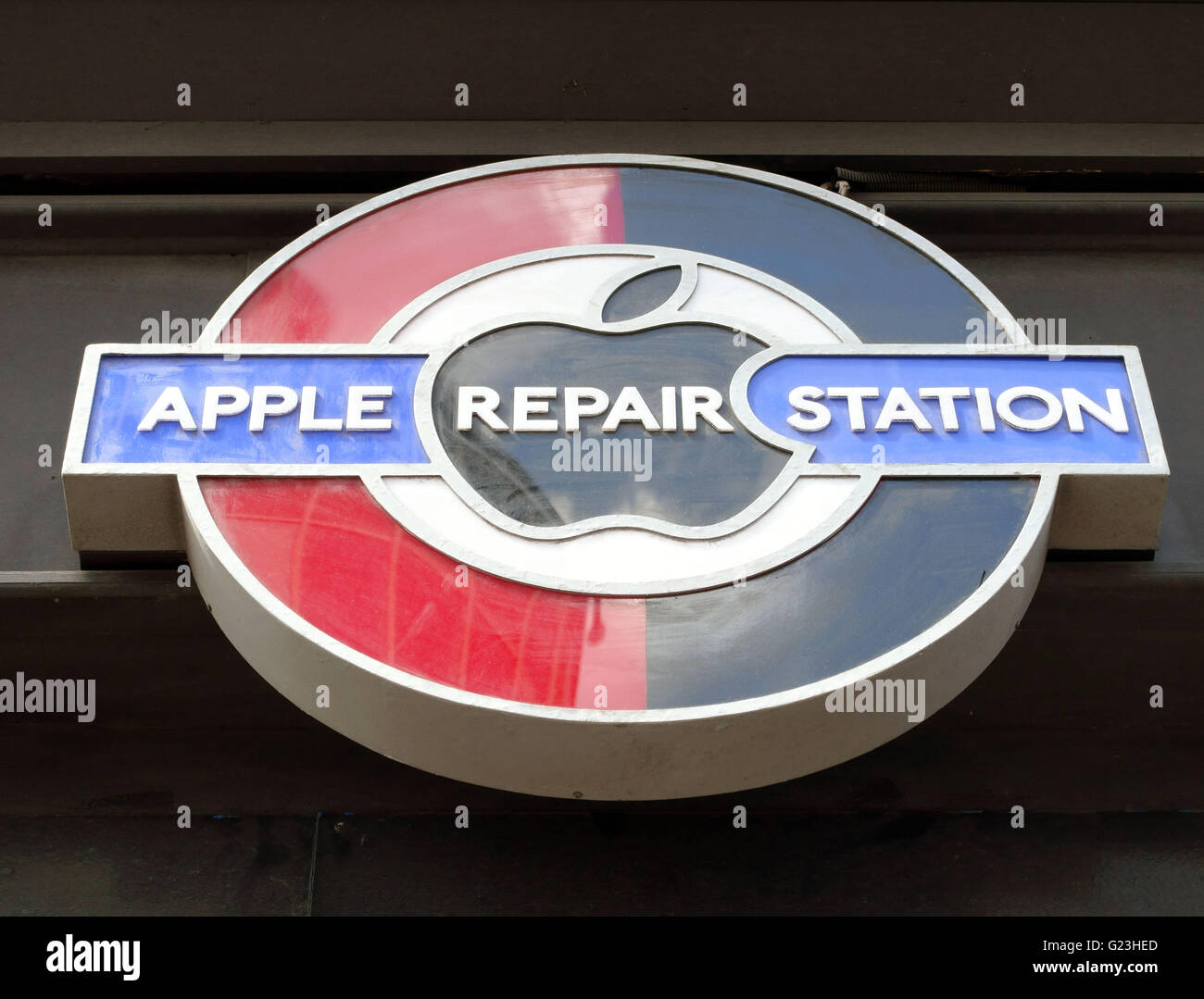 Segno sul negozio specializzato nella riparazione di prodotti Apple, Kingsland Road, East London Foto Stock