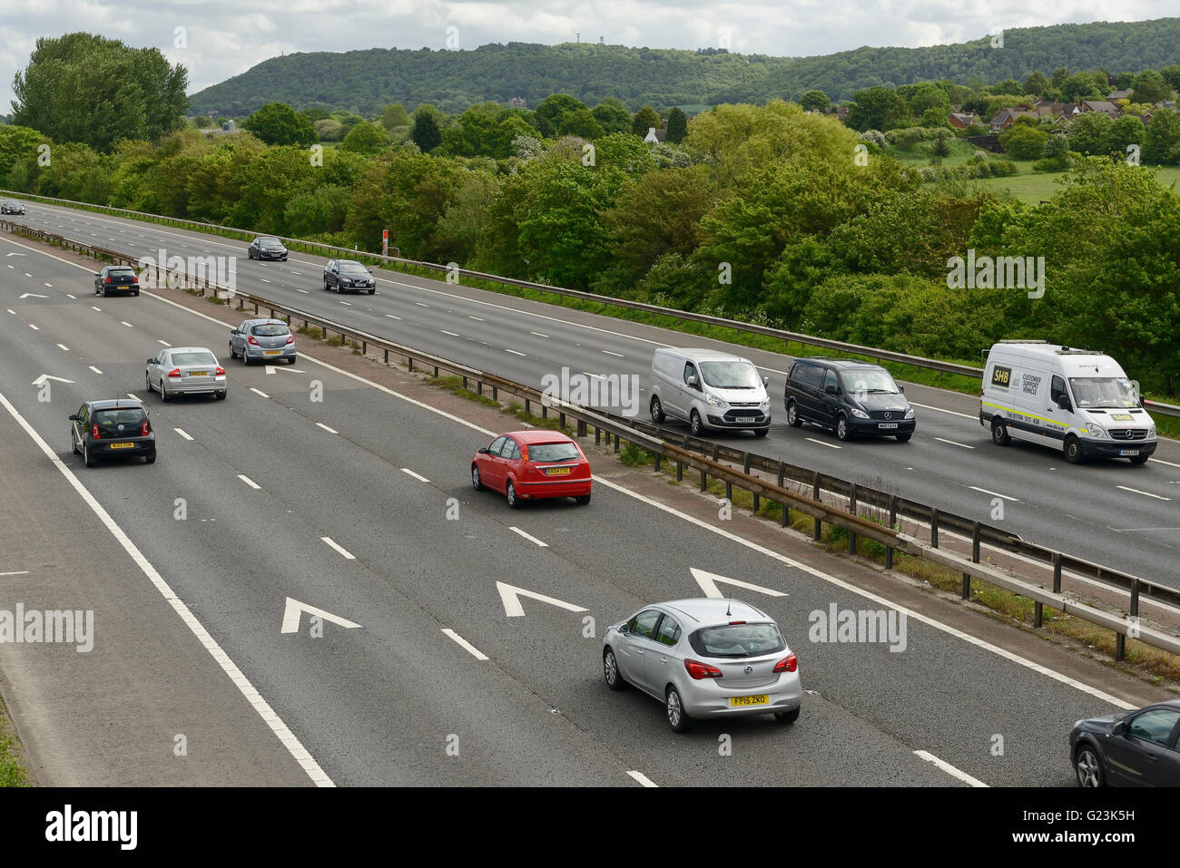 Il traffico sulla M56 Autostrada nel Cheshire Regno Unito Foto Stock