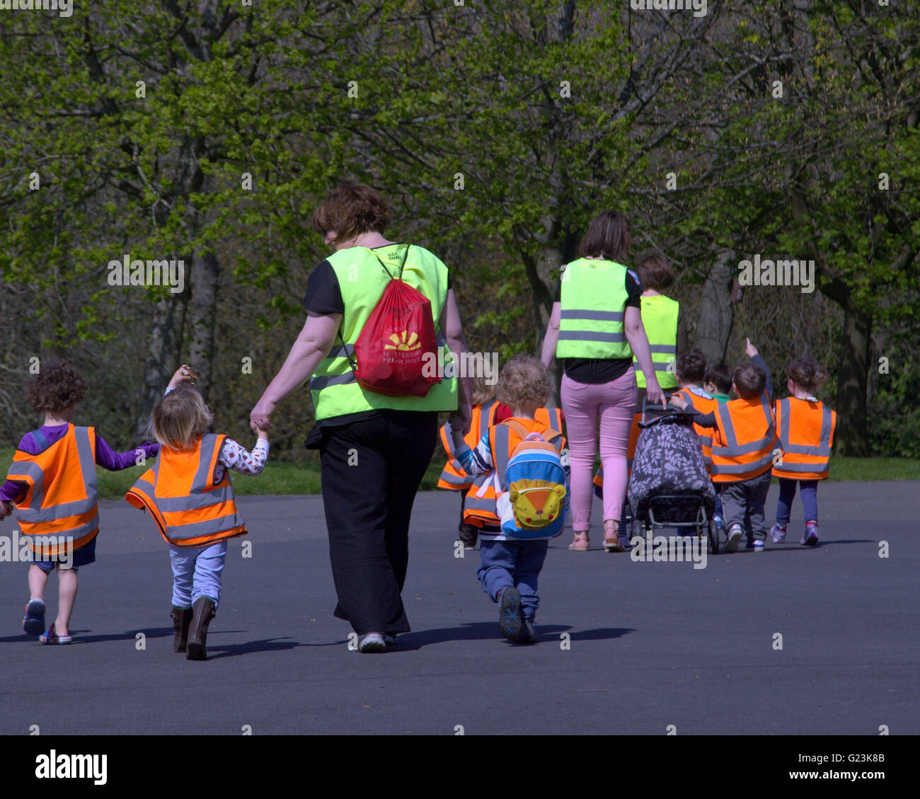 Vivaio bambini om una Gita con insegnanti Glasgow, Scotland, Regno Unito Foto Stock