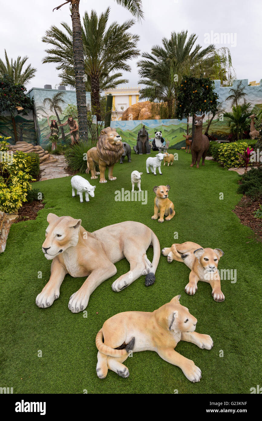Un Serraglio di animali di plastica nel giardino di Eden ricreazione in Terra Santa di esperienza cristiana del parco a tema di Orlando, in Florida. Foto Stock