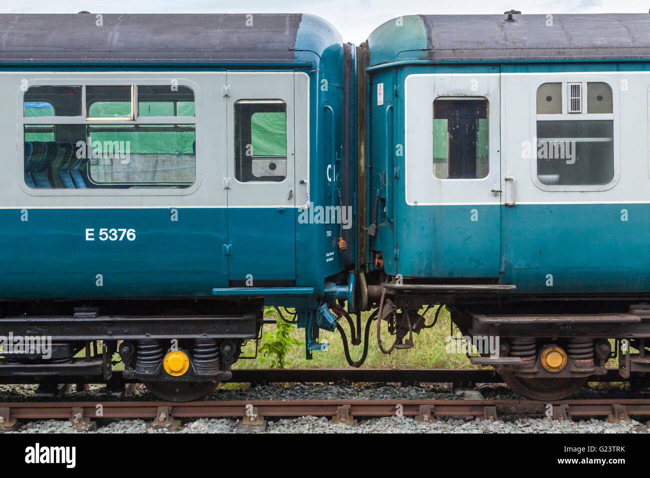 Due vecchie British carrozze ferroviarie accoppiati, Nottinghamshire, England, Regno Unito Foto Stock