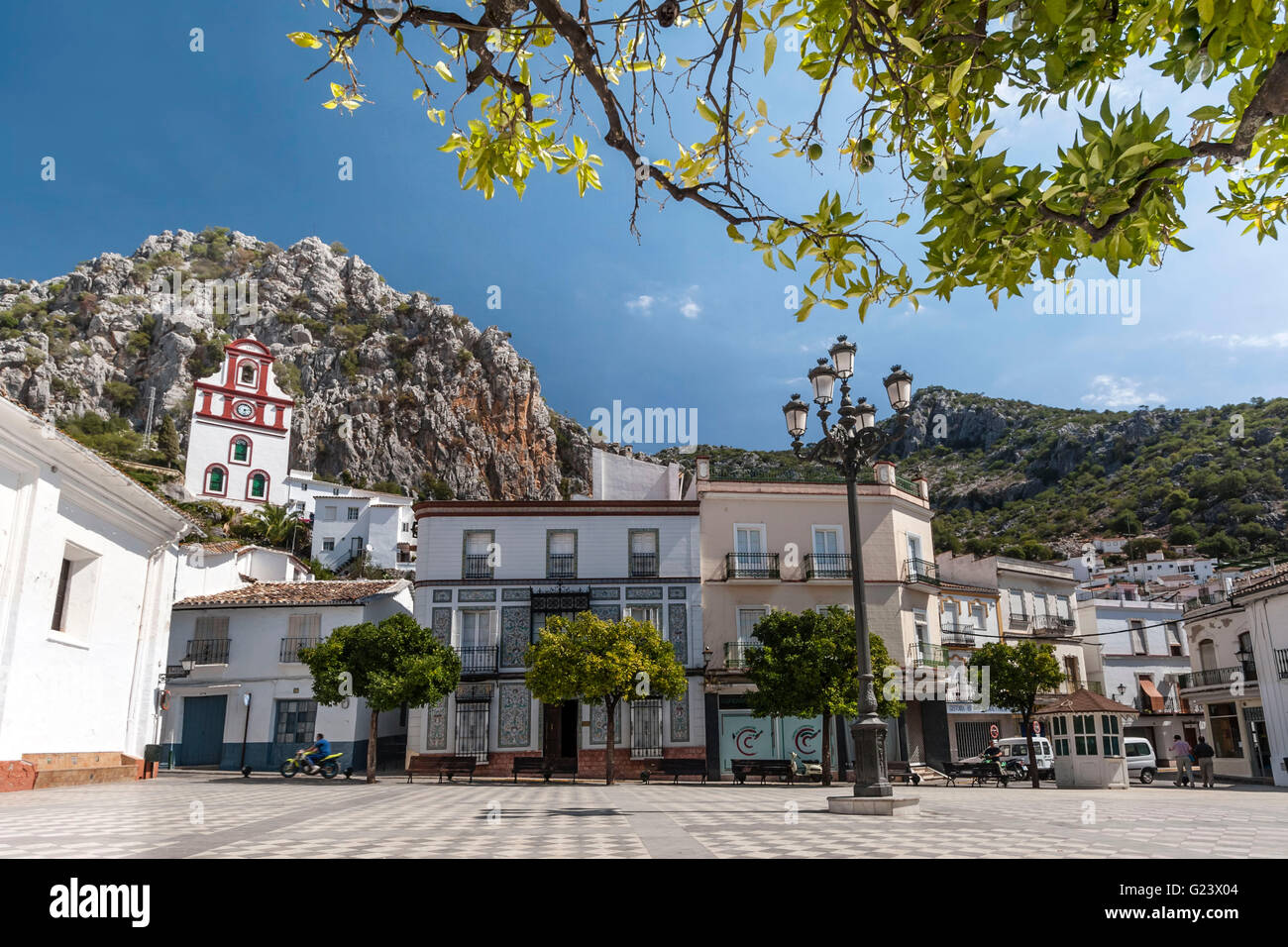 Pueblo blanco Grazalema villaggio chiesa Foto Stock