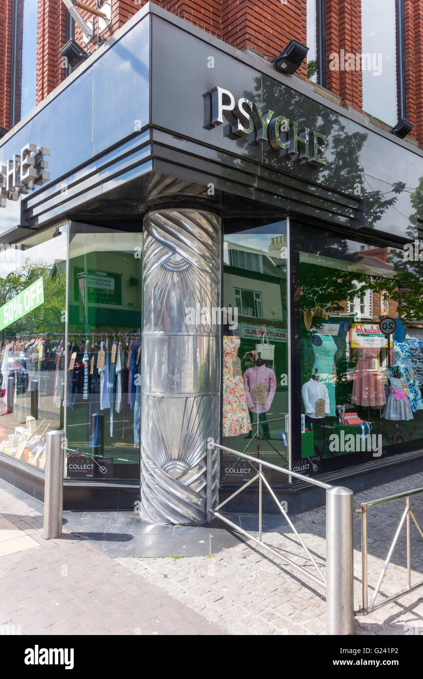 Dettagli esterni di psiche di un elegante negozio di abbigliamento a Middlesbrough, con uno stile Art Deco in Acciaio Inox montante di supporto Foto Stock