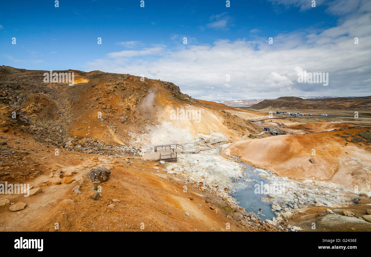 Area geotermale destinazione turistica situato alla penisola di Reykjanes in Islanda. Foto Stock