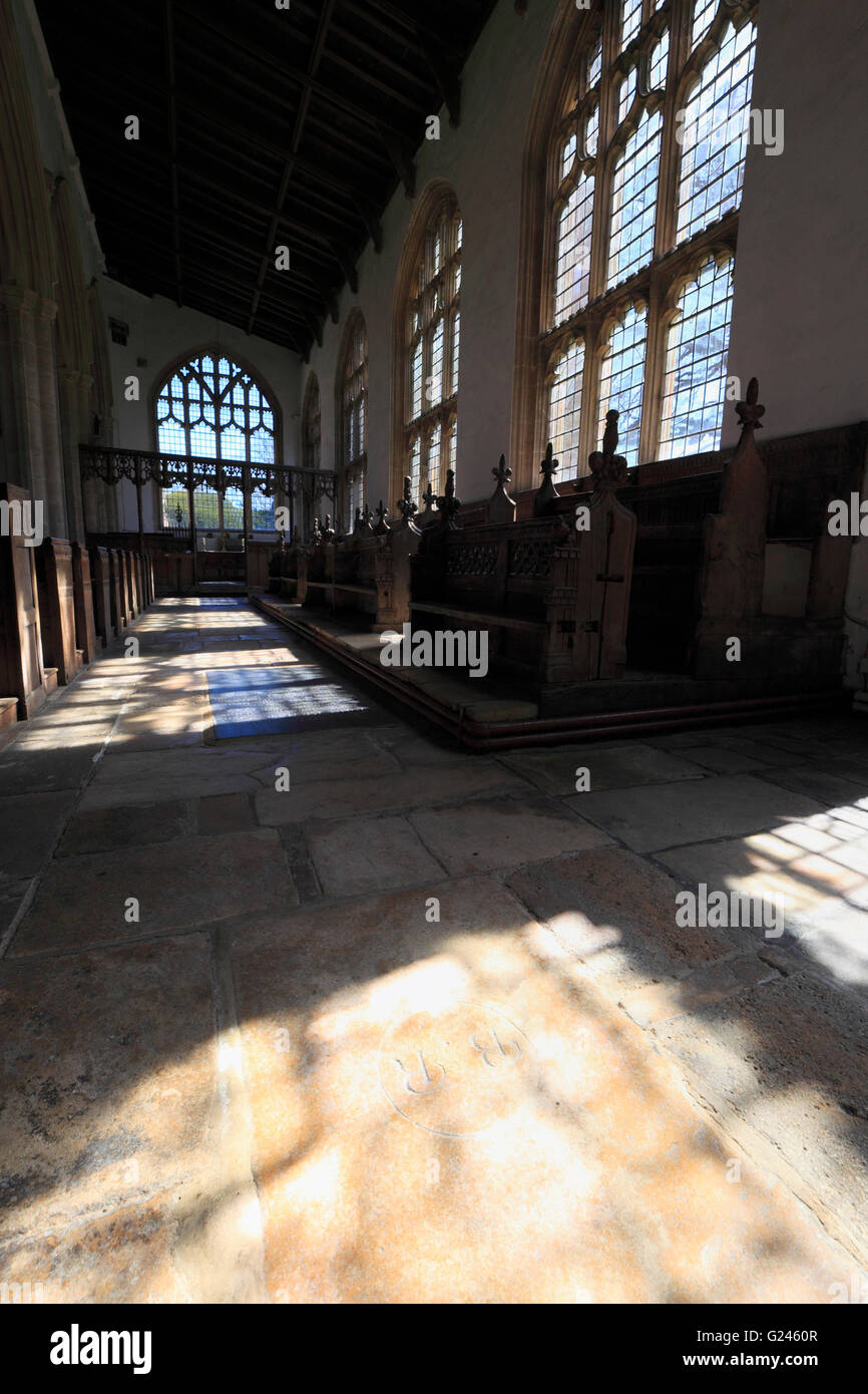 La luce del sole sul pavimento della chiesa a Walpole St Peter's, Norfolk, Inghilterra, Regno Unito. Foto Stock