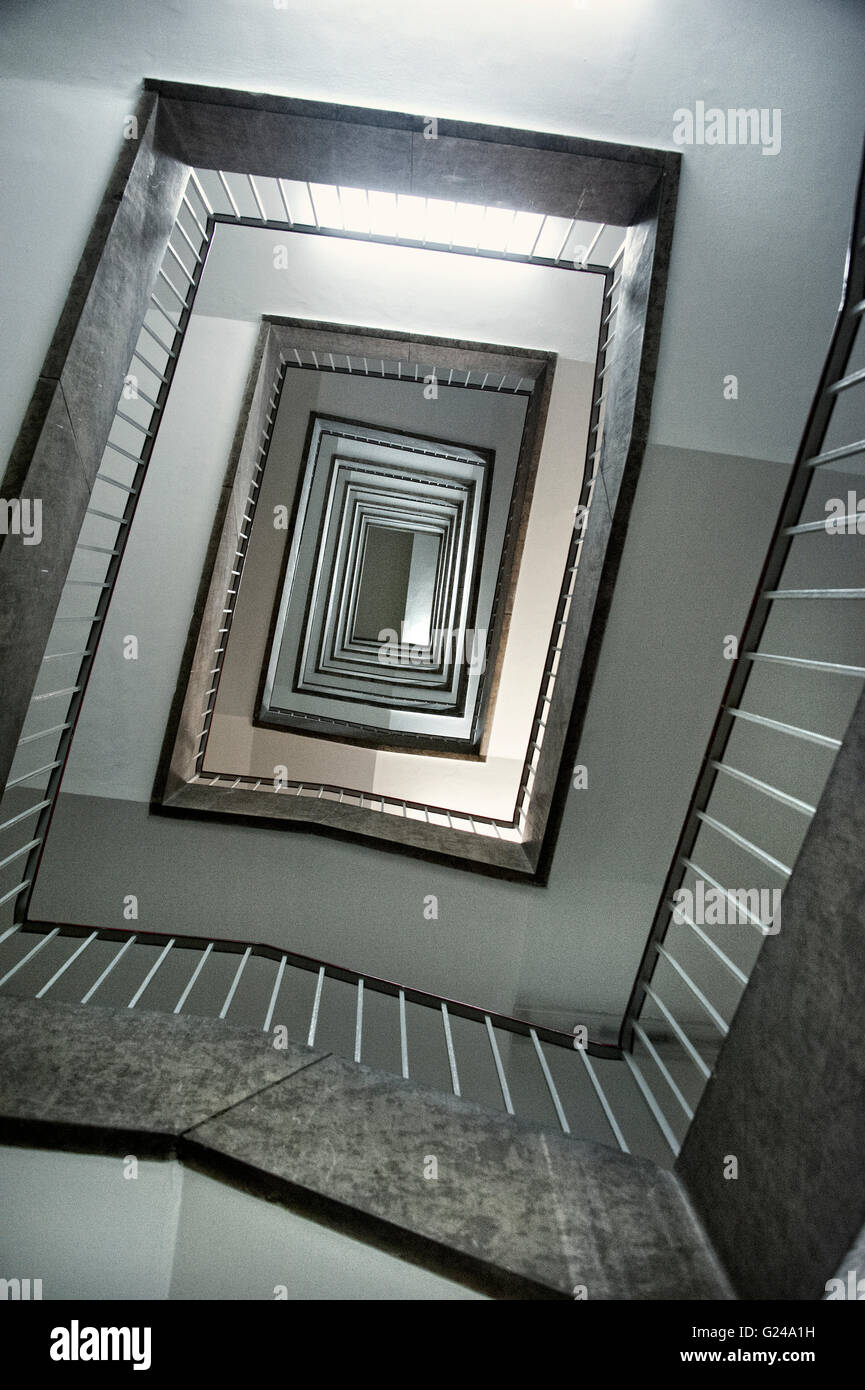Rampa di scale, tour dei luoghi nascosti all aeroporto di Tempelhof di Berlino, Germania Foto Stock