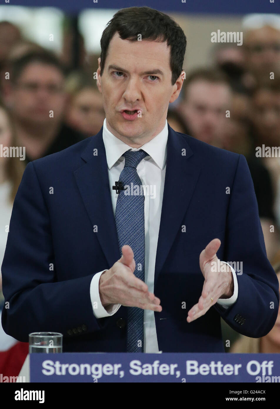 Il cancelliere George Osborne offre un discorso sull'impatto economico del Regno Unito lasciando l'Unione europea a B&Q sede di Chandler della Ford, Hampshire. Foto Stock
