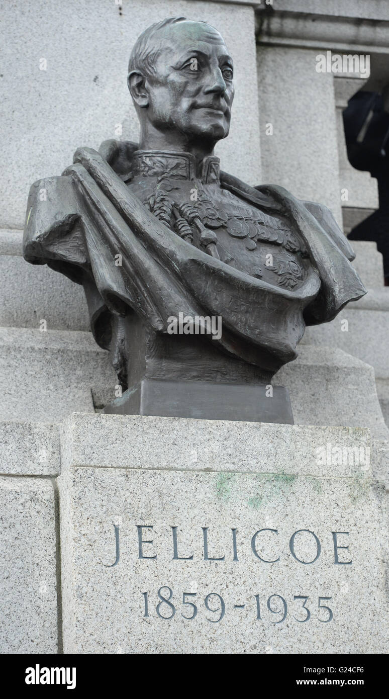 Il busto di Ammiraglio Sir John Jellicoe visto durante una ghirlanda recante cerimonia per commemorare la battaglia dello Jutland a Trafalgar Square a Londra. Foto Stock