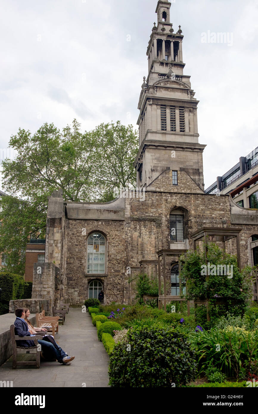 La Chiesa di Cristo Greyfriars appena fuori King Edward Street, City of London, in gran parte distrutta dai bombardamenti durante la Seconda guerra mondiale. Foto Stock